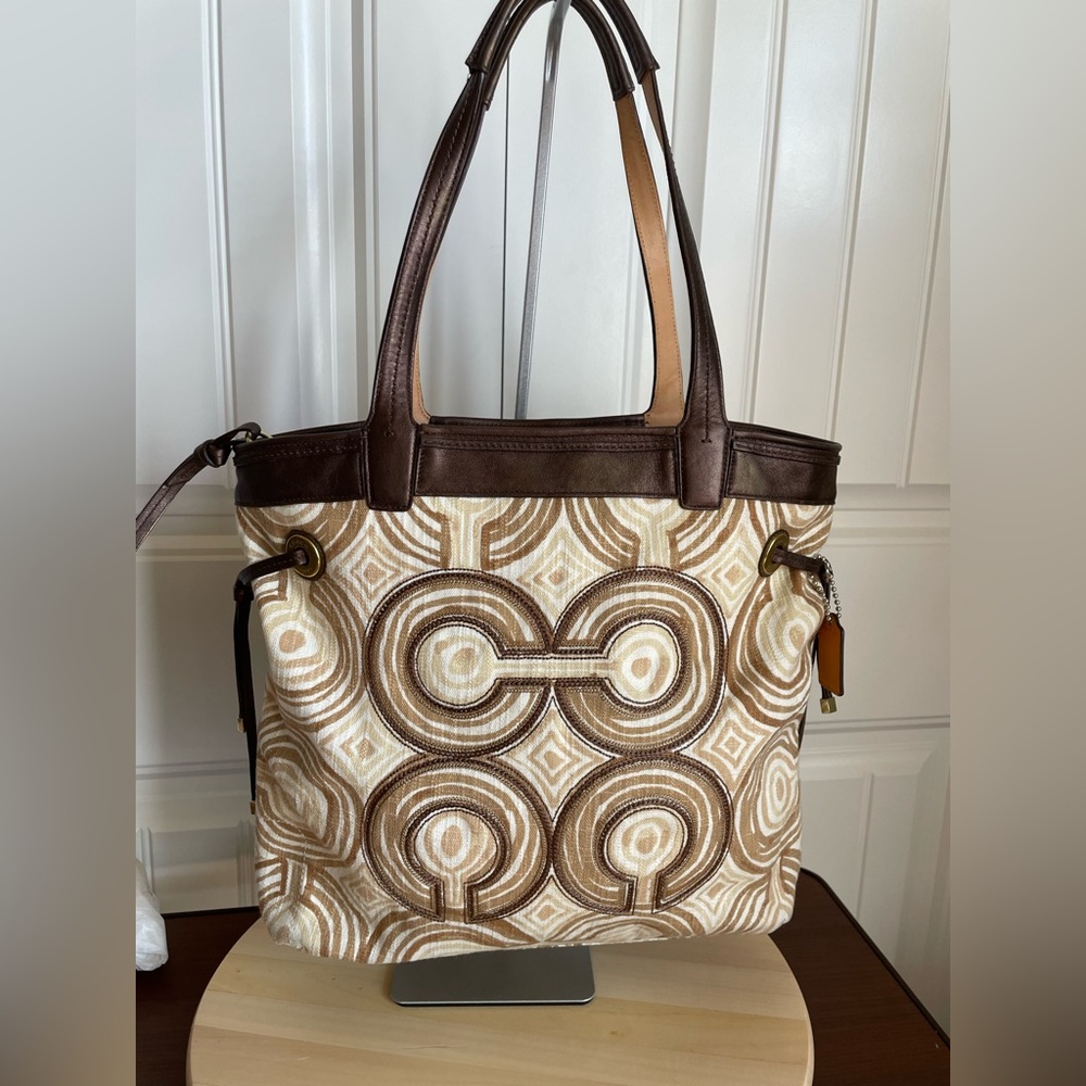 Coach Audrey Op Art Swirl Leigh Slim Tote bag with COA.
